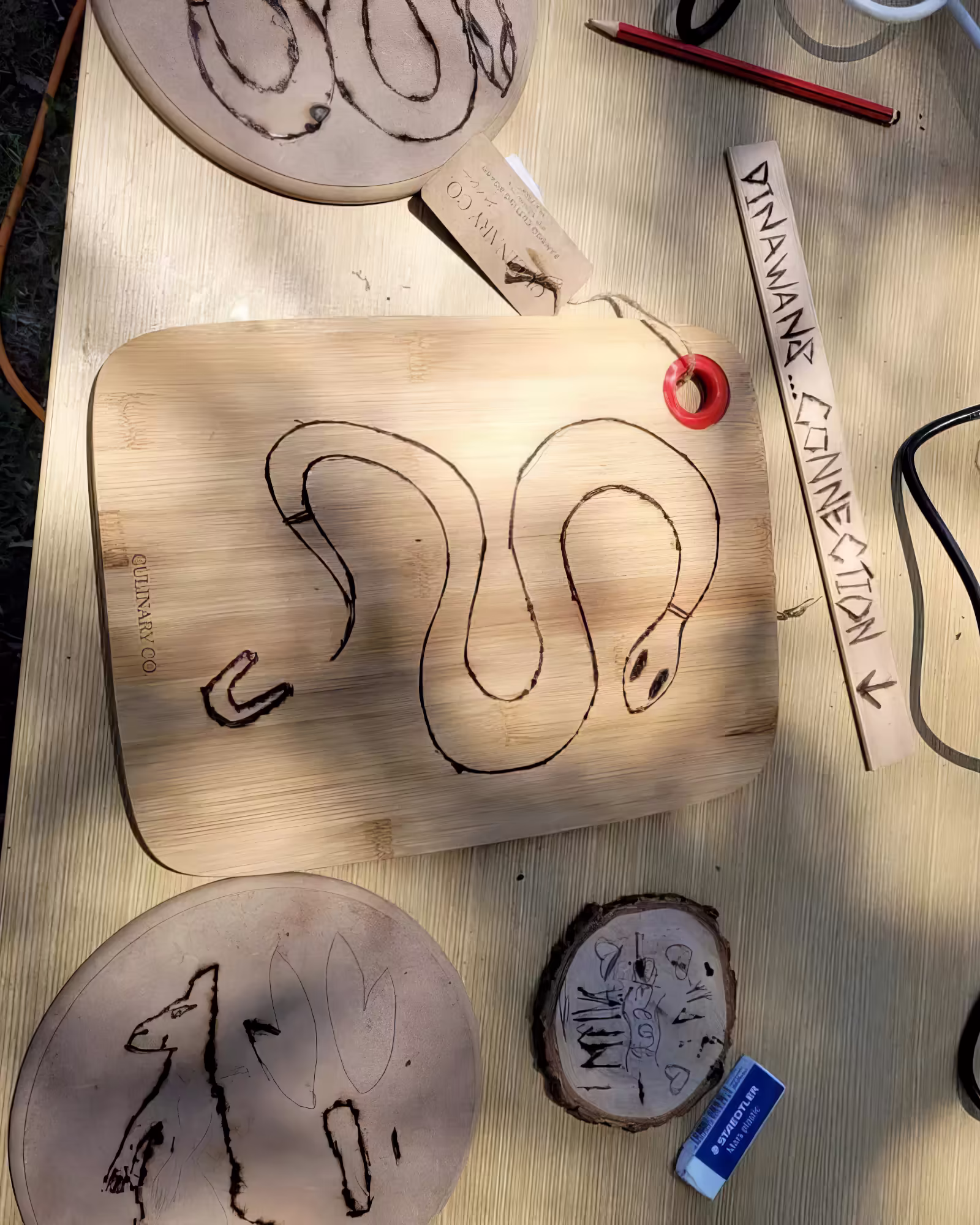Creating Aboriginal artwork with Dinawan's Connection